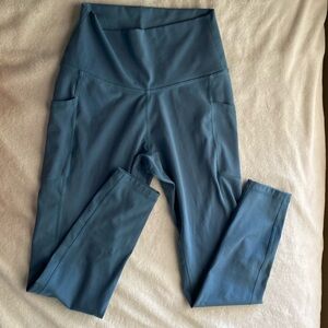 Blue leggings, 3/4 length, pockets